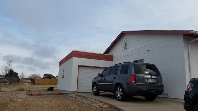 Garage - 333 W Concho Dr