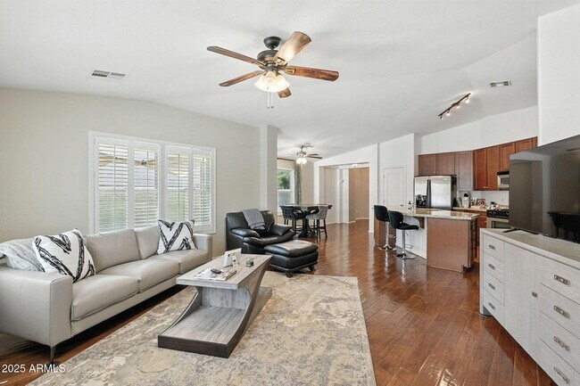 Foto del edificio - 15927 N 171st Dr