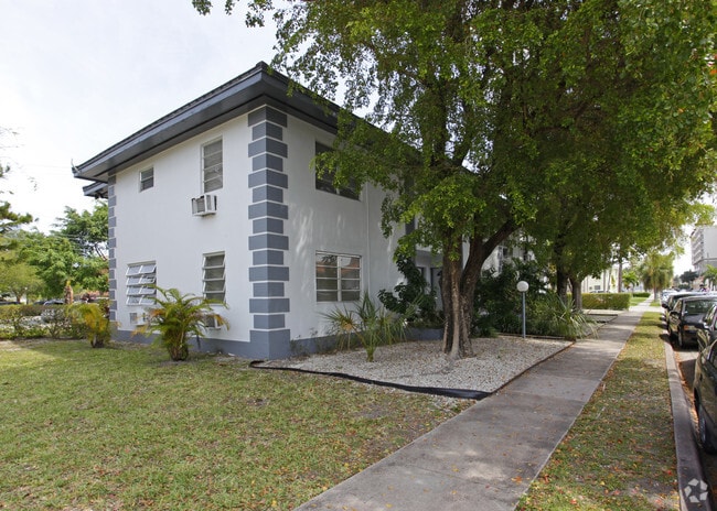Building Photo - 251 Madeira Ave