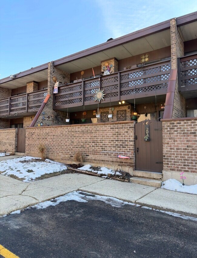 Building Photo - 203 Kenneth Cir