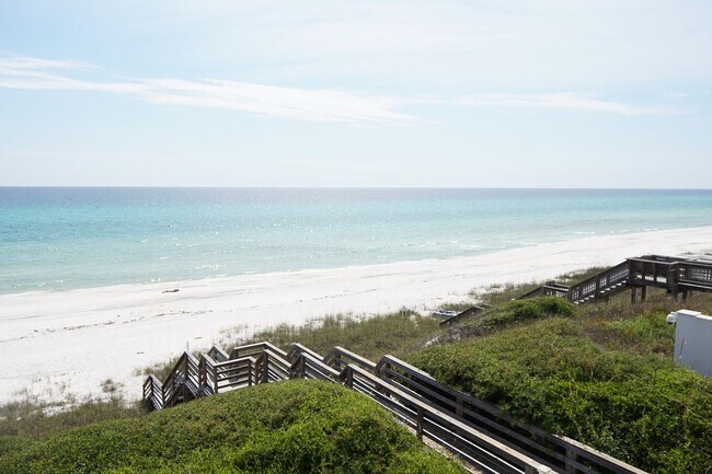 Foto del edificio - Beautiful 7-Bedroom Beachfront Home on 30A