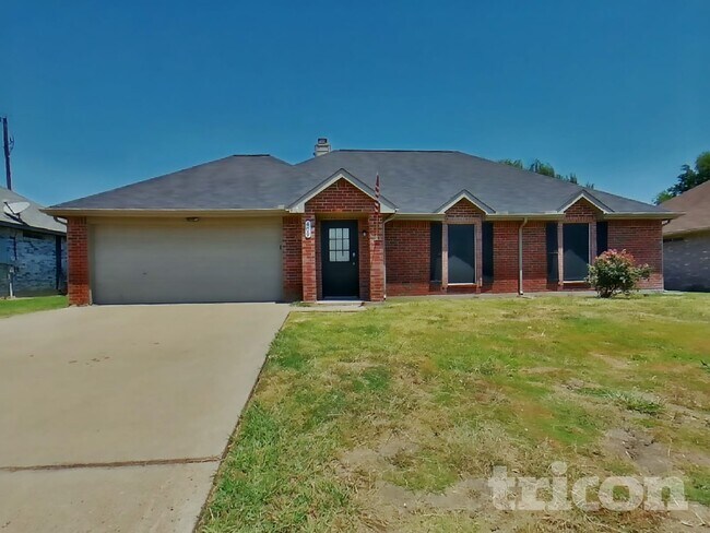 Building Photo - 409 Roan Ln