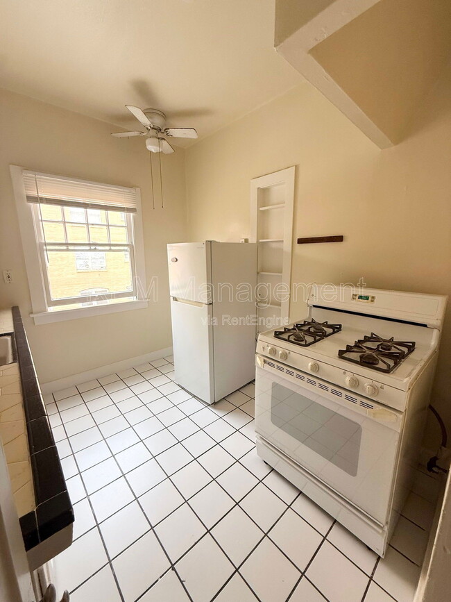 Building Photo - 1825 Ivar Ave