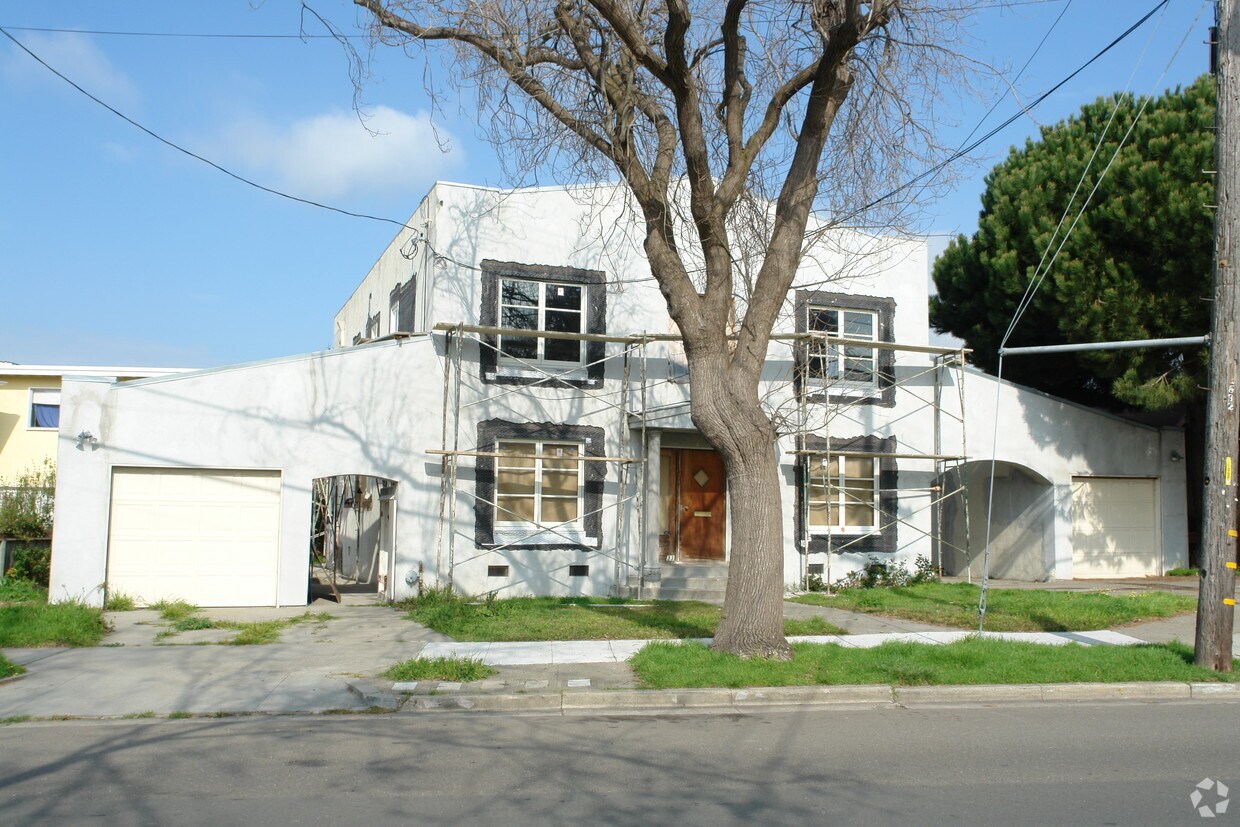 Primary Photo - 1333 Hopkins St