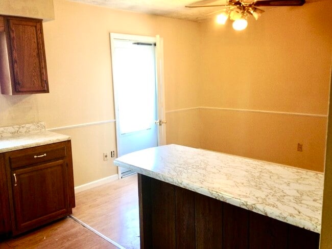 Building Photo - 109 Bolton Ave