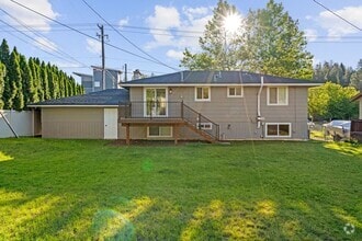 Building Photo - 6704 N Cedar St