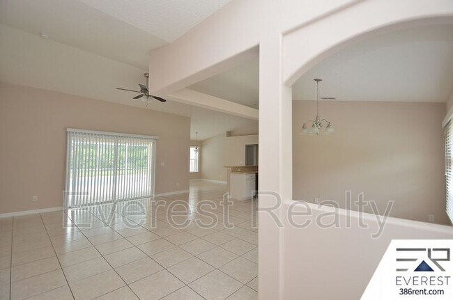 Building Photo - 102 Pine Cir Dr