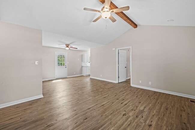 Building Photo - Beautifully Renovated Home!