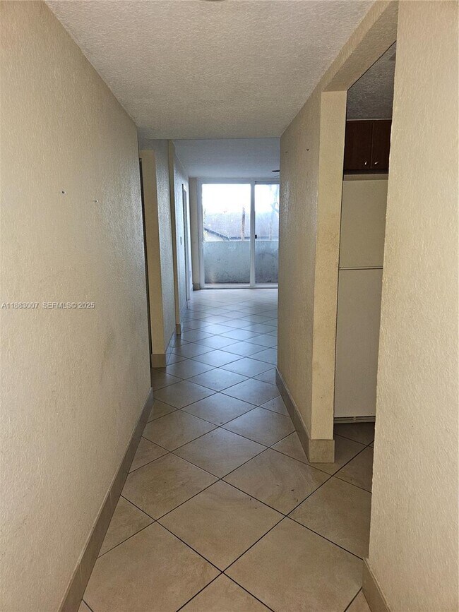 Foto del edificio - 10000 NW 80th Ct