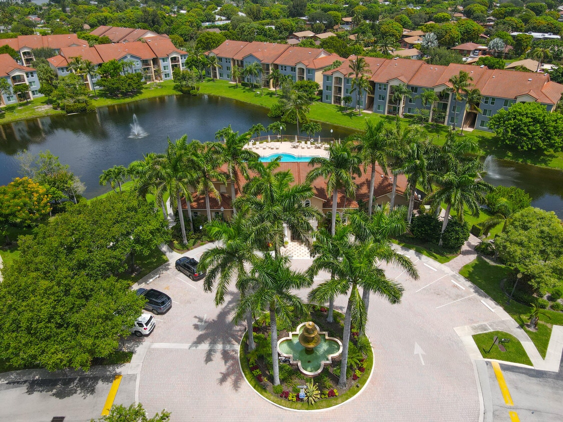 405 Villa Cir, Boynton Beach, FL 33435 Condo for Rent in Boynton