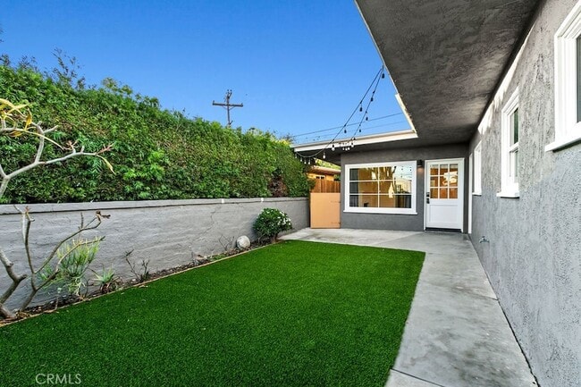 Foto del edificio - 256 1/2 Avenida Madrid Unit B