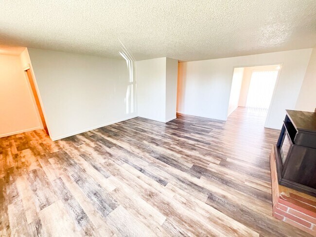 Foto del edificio - 3 Bedroom, 2 Bath