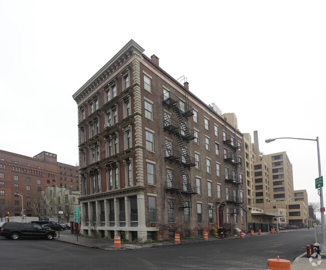 8 Old Fulton St Brooklyn Ny 11201 Apartments Primary Photo 8 Old Fulton St