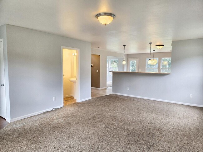 Foto del edificio - 5358 Woodrush Ave