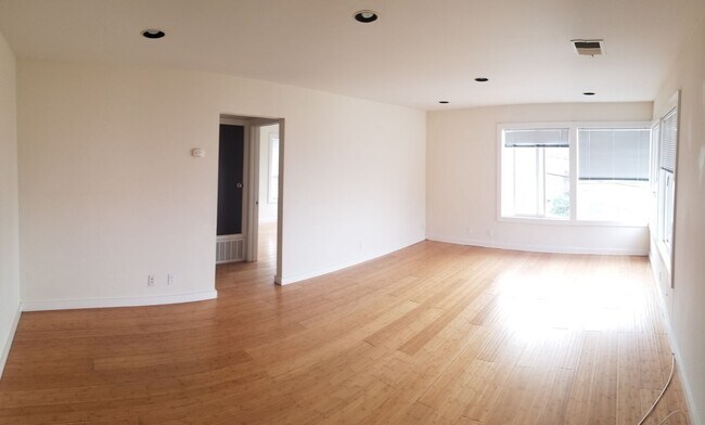 Foto del edificio - Stylishly Updated 2-Bedroom in Oakland