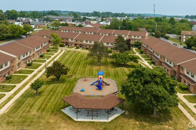 Courtyard - Chapel Valley Townhomes