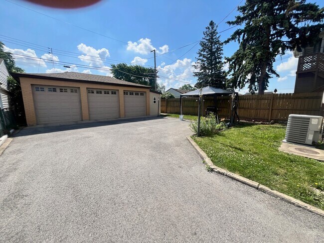 Foto del edificio - 3707 N Nora Ave
