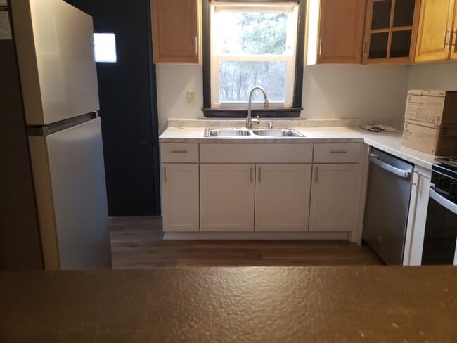 Building Photo - 2237 W Rohr Ave