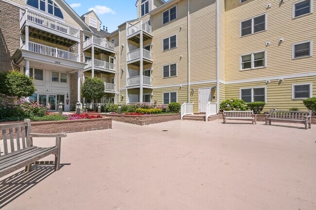 Foto del edificio - 360 Revere Beach Blvd