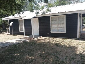 Building Photo - 1025 Valley View St