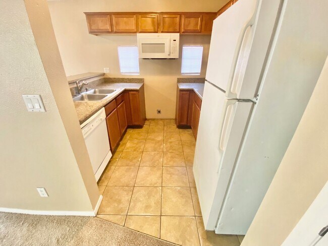 Building Photo - CUTE GATED COMMUNITY CONDO! NEW PAINT & NE...