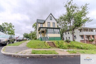 Building Photo - 2900 E Strathmore Ave
