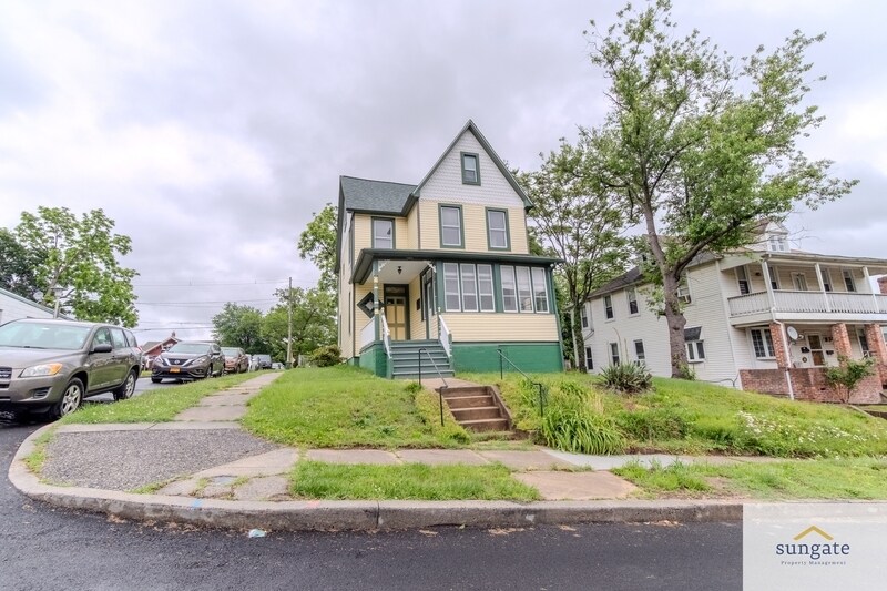 Primary Photo - 2900 E Strathmore Ave