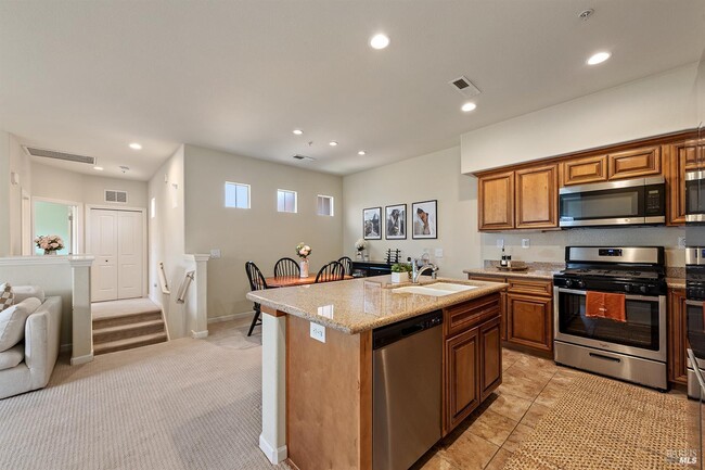 Building Photo - 180 Healdsburg Ave