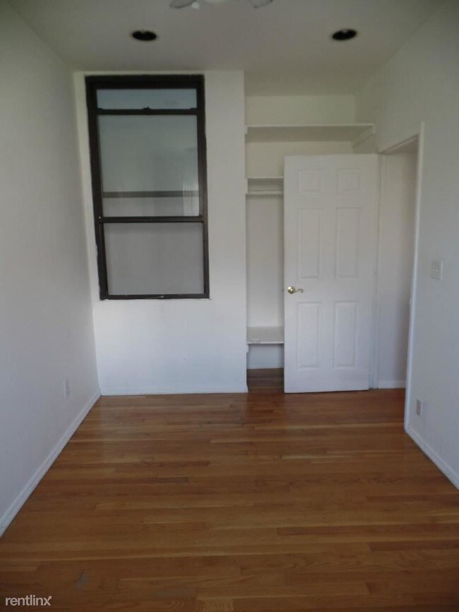Building Photo - 72 W 105th St