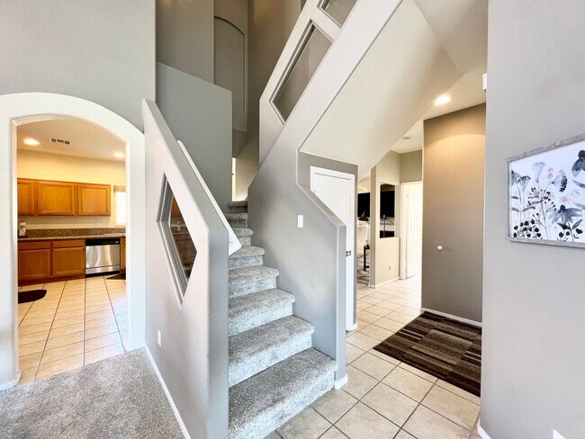 Foto del edificio - FURNISHED 4BD/2.5BA IN GREEN VALLEY RANCH!...