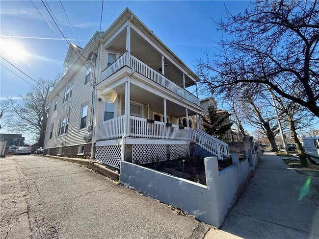 Foto del edificio - 1003 Narragansett Blvd