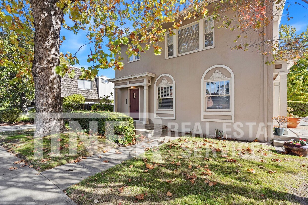 Primary Photo - East Sacramento Charmer on Corner Lot - Ti...