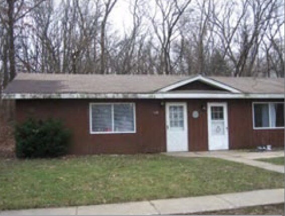 Primary Photo - 610-672 Brink St