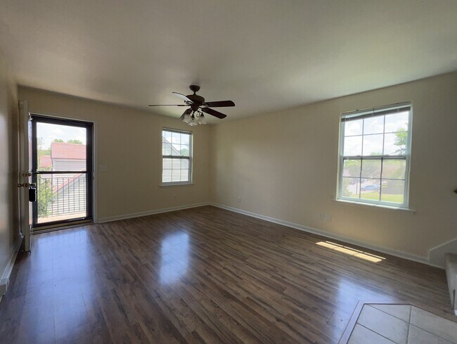 Foto del edificio - 114 Deer Point Ln