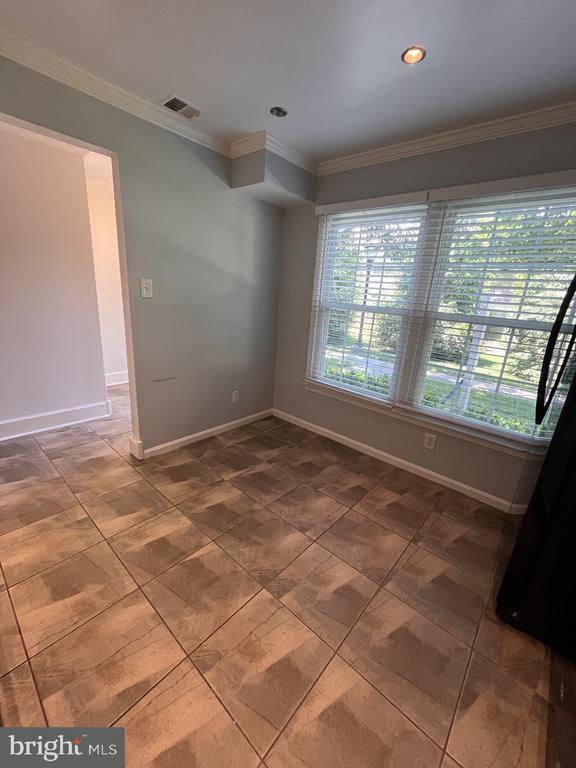 Building Photo - 5633 Independence Cir