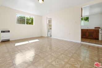 Building Photo - 430 E 184th St