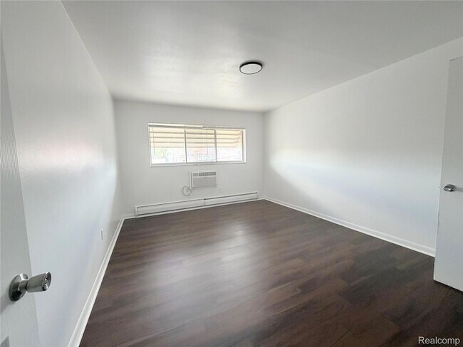 Foto del edificio - 14940 Longacre St