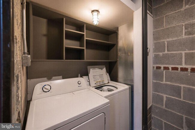Foto del edificio - 144-50 W Laurel St