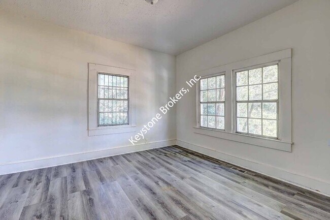Building Photo - 760 Magnolia Dr