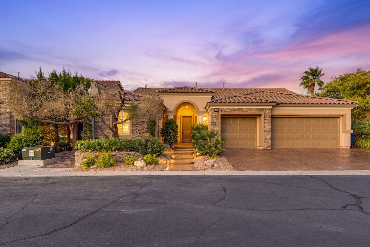 Primary Photo - MacDonald Ranch Dream Home with Resort Sty...