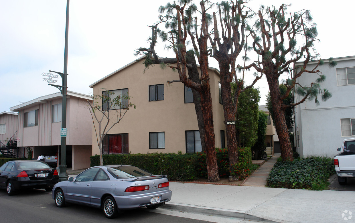 Building Photo - 10920 Santa Monica Blvd