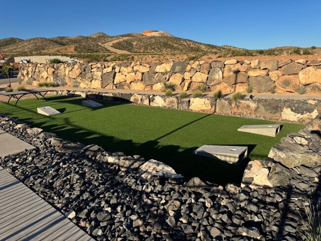 Foto del edificio - 1701 Ripple Rock Dr