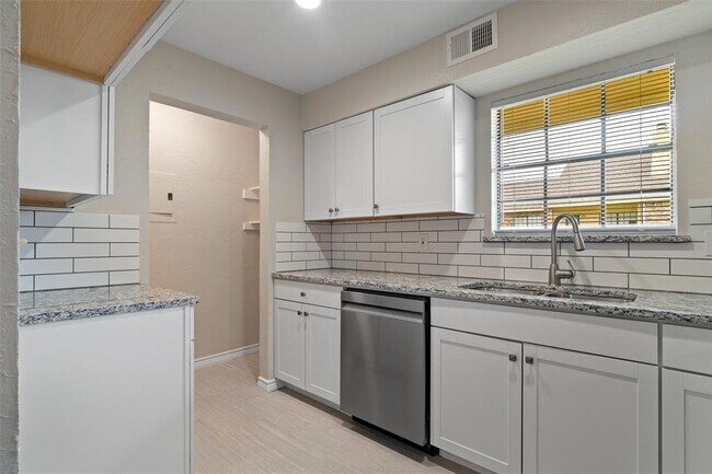 Building Photo - 3120 Devonshire Dr