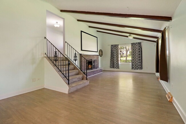 Building Photo - 1515 N Pleasant Dr