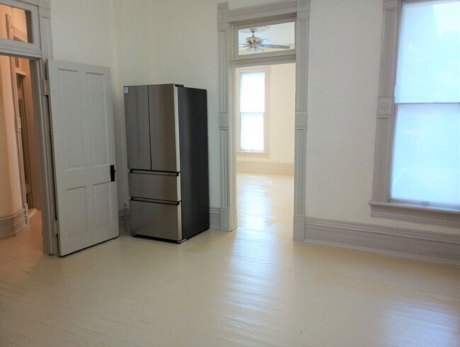 Building Photo - BEAUTIFUL 2/2 DUPLEX APARTMENT ***Ground L...