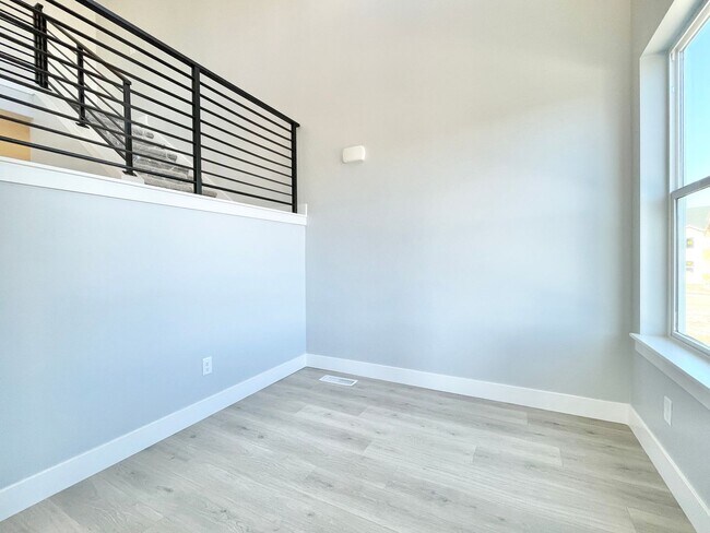 Foto del edificio - Gorgeous Corner Townhome at Mountain Ridge!