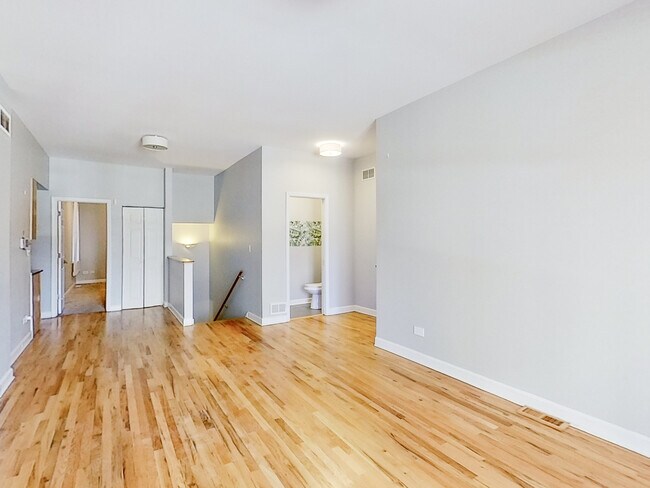 Building Photo - 1147 E 61st St
