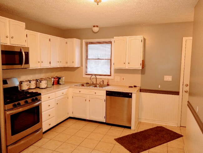 Building Photo - 6696 Pleasantview St NE