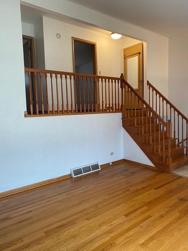 Building Photo - 920 N Milwaukee Ave