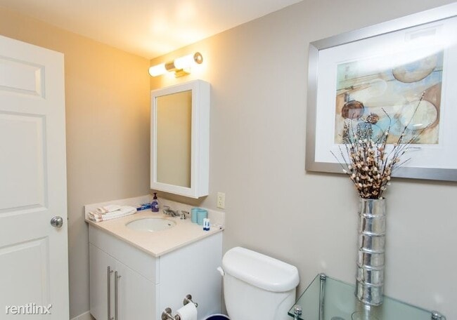 Building Photo - 2 br, 1 bath Apartment - Navy Yard